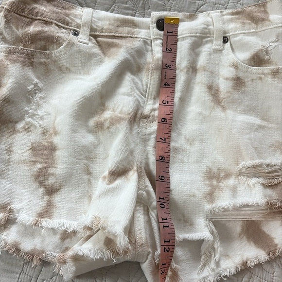 Aerie Denim Shorts Tie Dye Distressed Raw Hem White Tan Size L - Picture 7 of 9